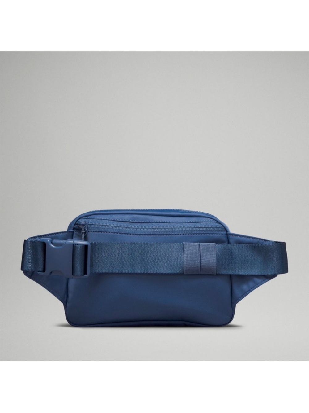 lululemon athletica pitch blue 2L belt bag- great condition - Picture 2 of 6